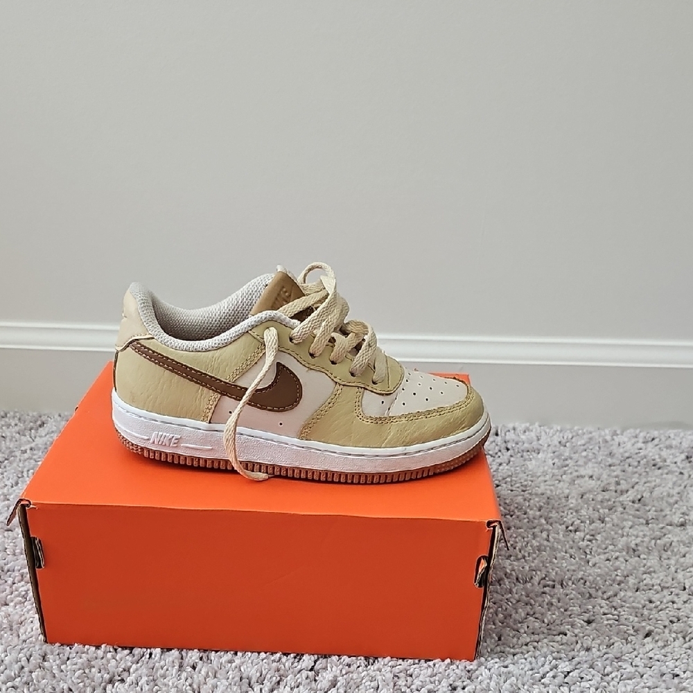 Nike Kids Beige and Brown Sneakers